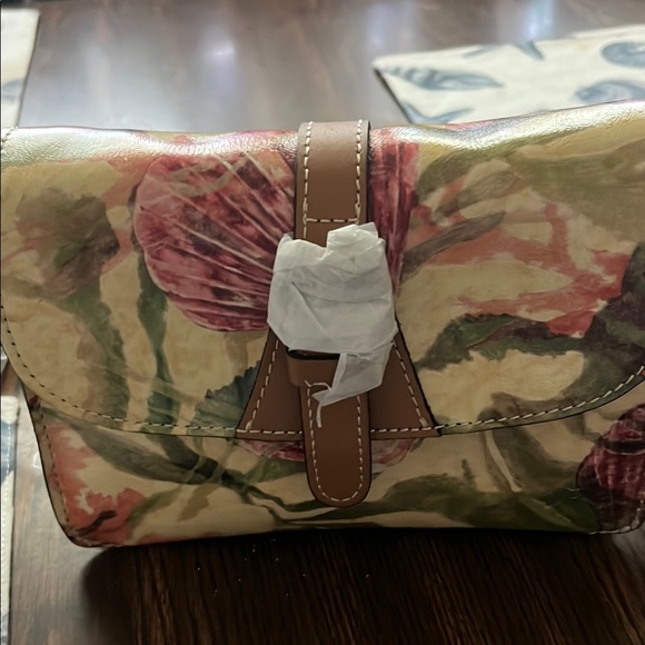 Floral Leather Women\'s Bag w seashell by Patricia Nash